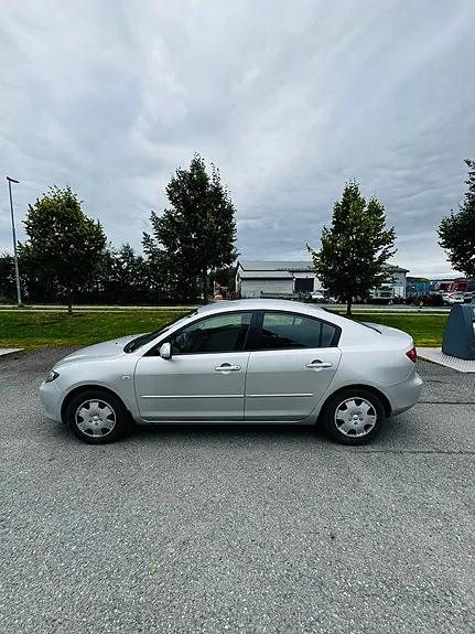Mazda 3 2004 photo 2