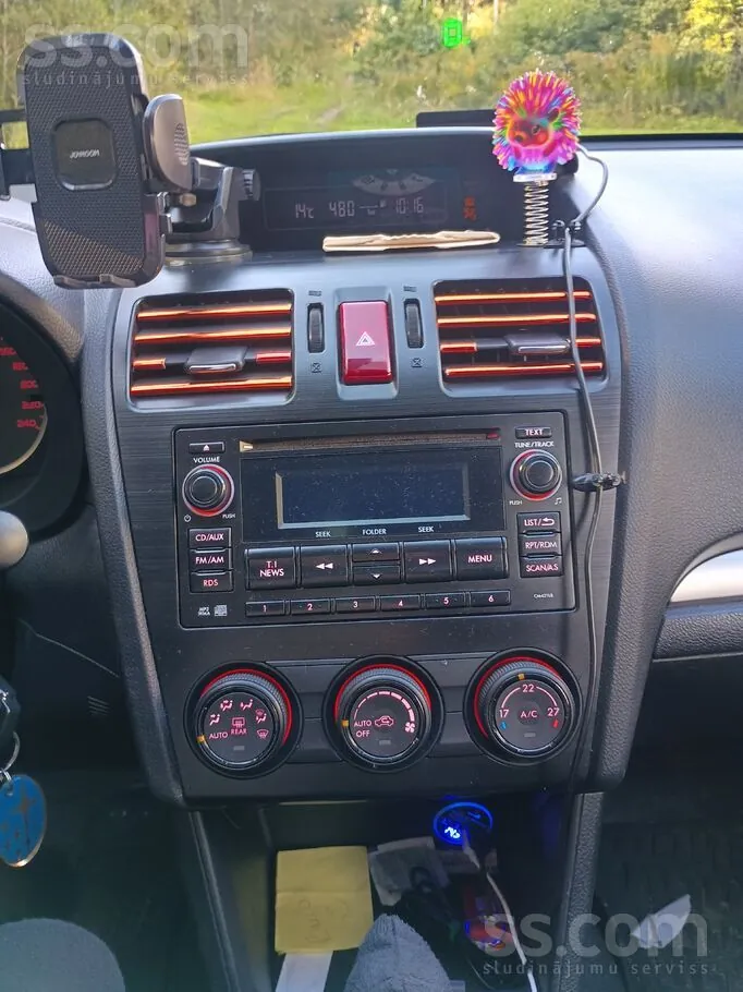 Subaru Xv 2012 photo 2