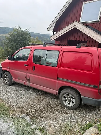 Toyota Hiace 2009 photo 2