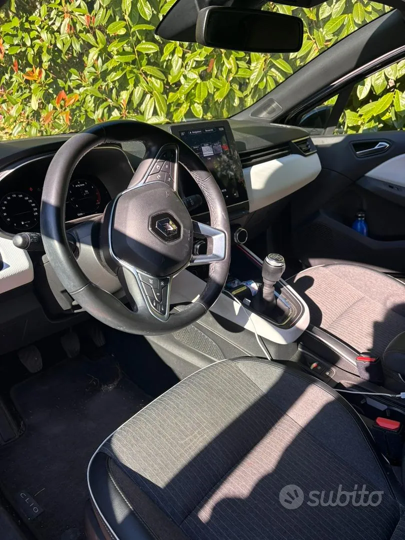 Renault Clio 2023 photo 2