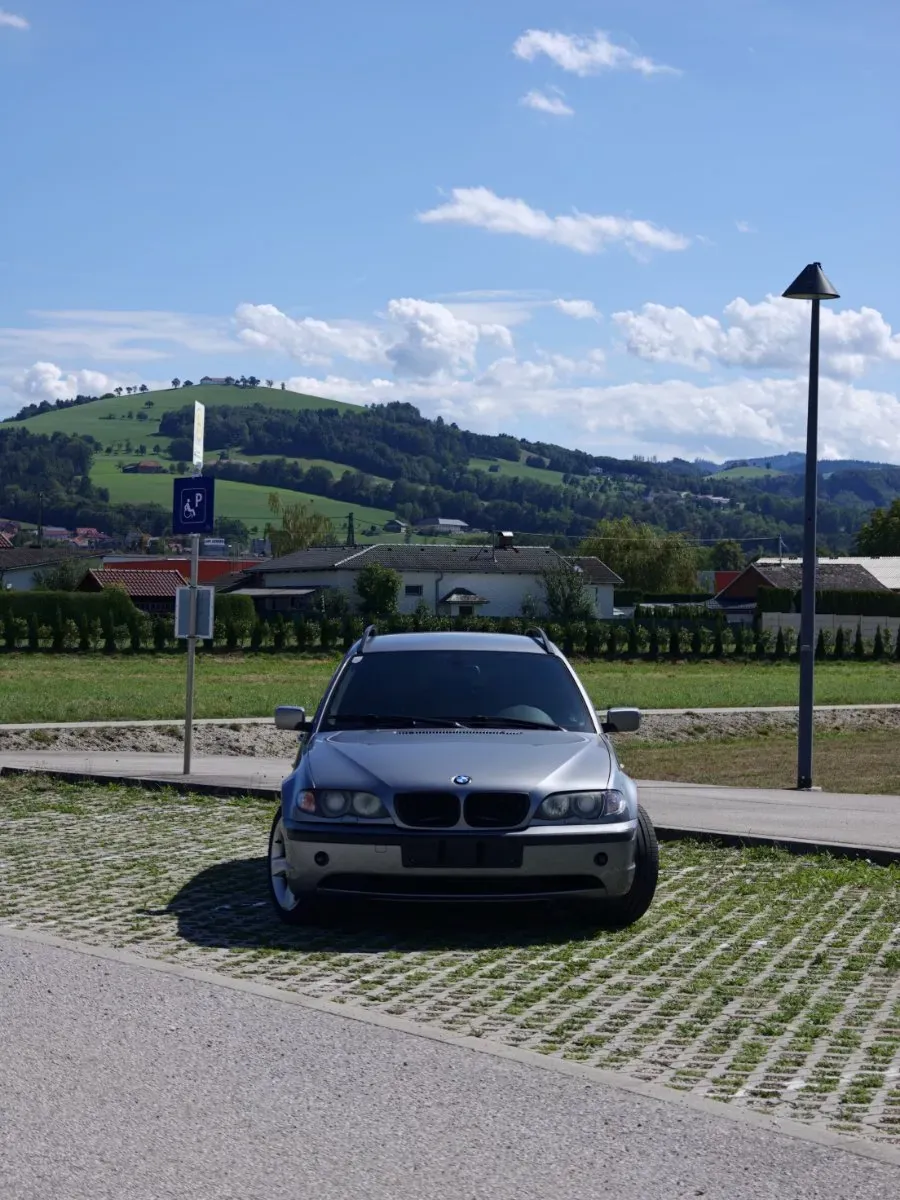 BMW 3 Series 2003 photo 2