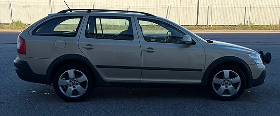 Skoda Octavia Scout 2012 photo 3