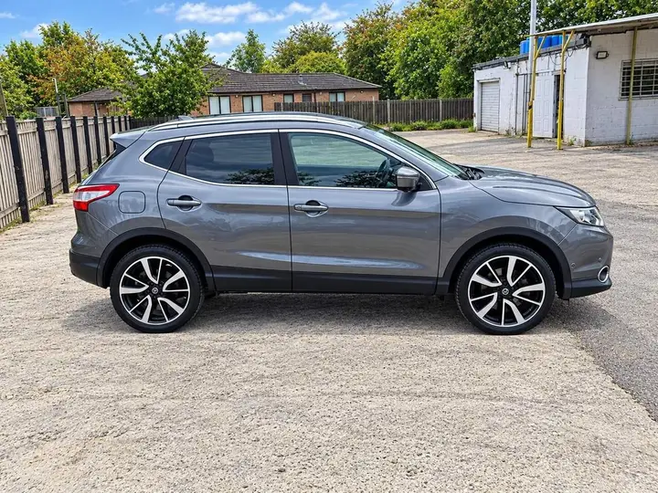 Nissan Qashqai 2014 photo 2