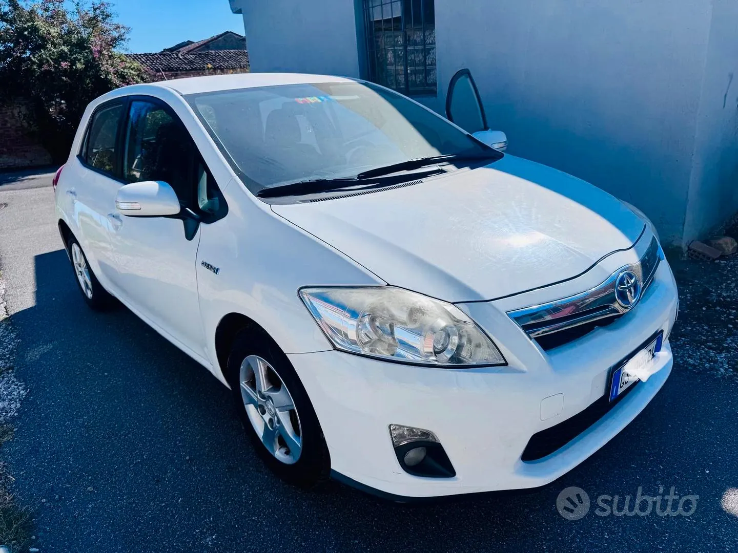 Toyota Auris 2012 photo 2