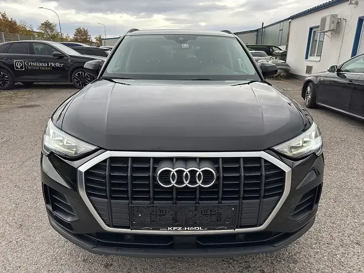 Audi Q3 2019 photo 2