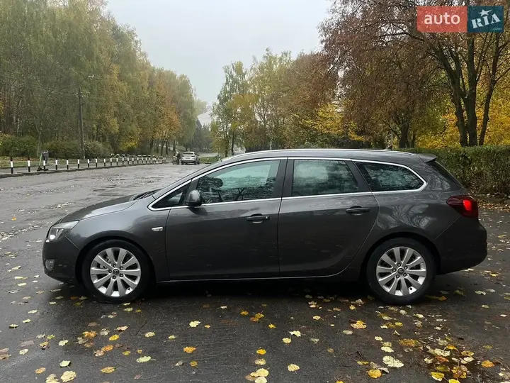 Opel Astra 2012 photo 4