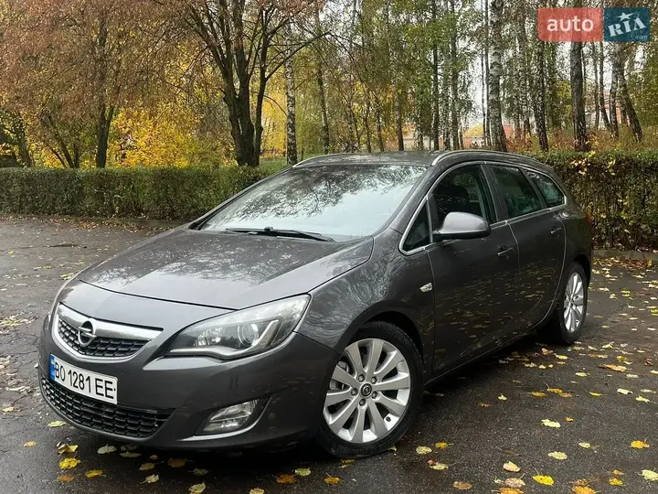 Opel Astra 2012 photo 2