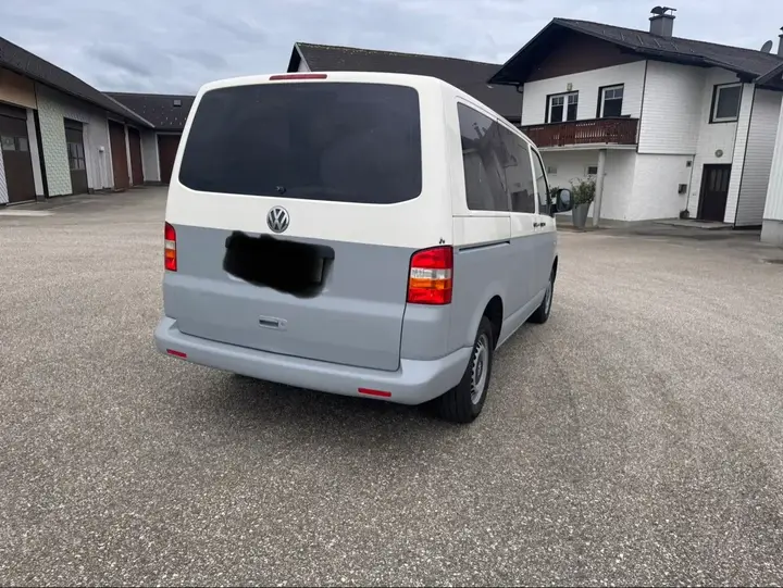 Volkswagen T5 2004 photo 2