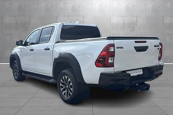 Toyota Hilux 2023 photo 3