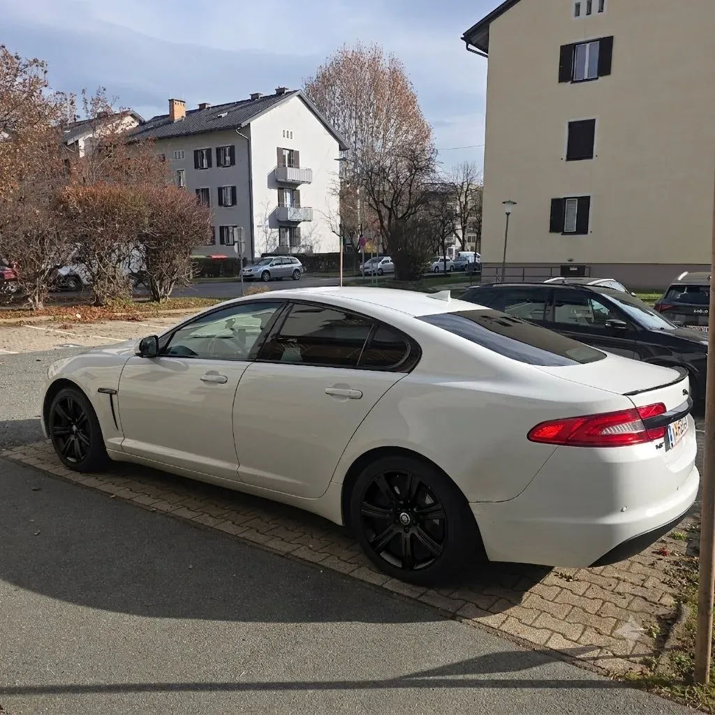 Jaguar Xf 2013 photo 2
