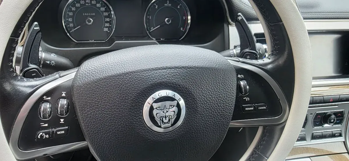 Jaguar Xf 2013 photo 3