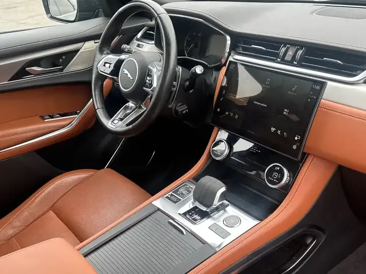 Jaguar F-Pace 2023 photo 3