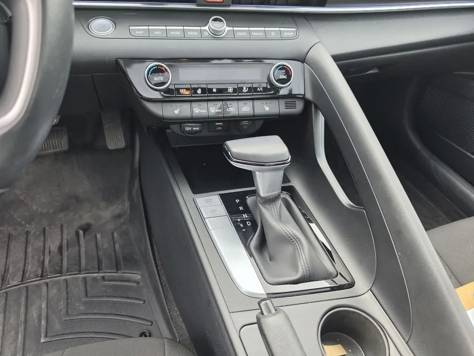 Hyundai Elantra 2023 photo 4