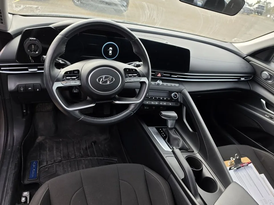Hyundai Elantra 2023 photo 3