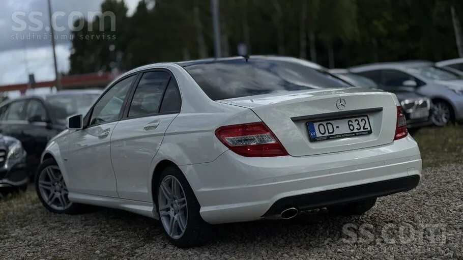 Mercedes-Benz C220 2011 photo 4
