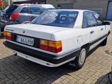 Audi 100 1985 photo 3