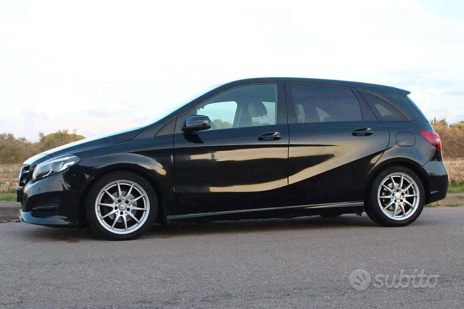 Mercedes-Benz B-Class 2017 photo 2