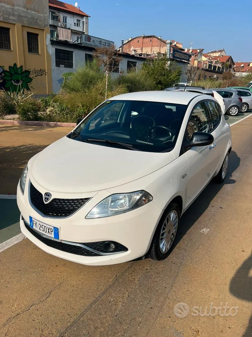 Lancia Ypsilon
