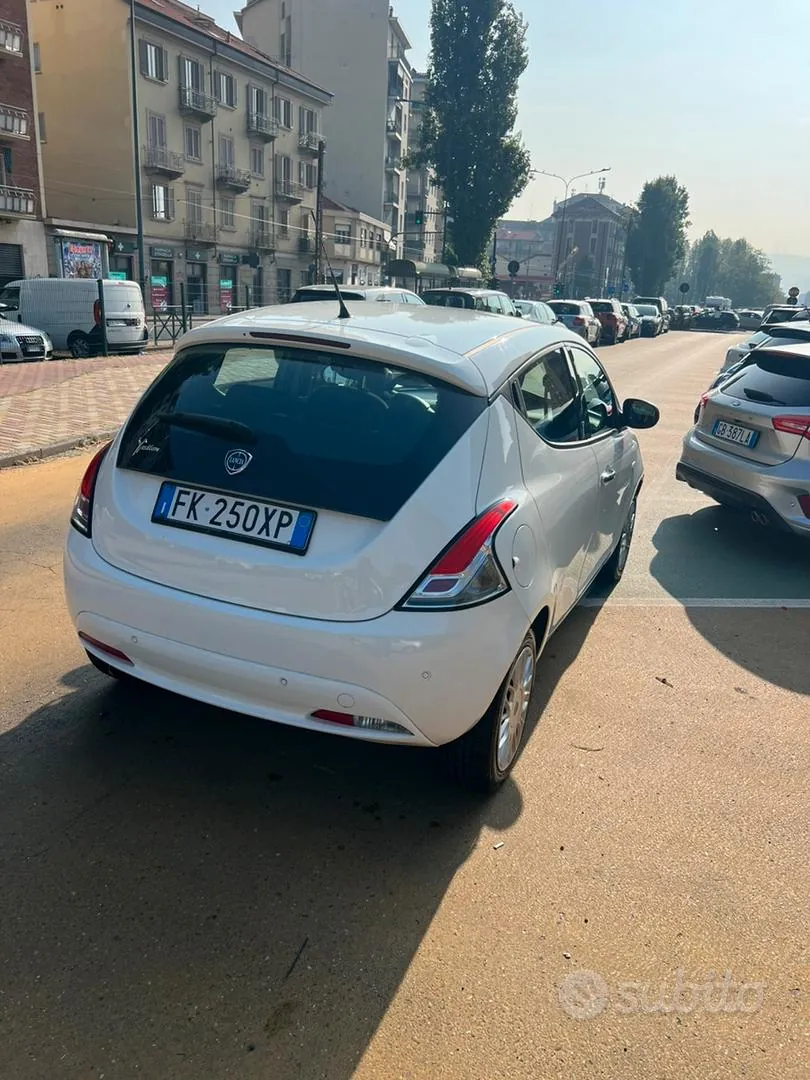 Lancia Ypsilon 2017 photo 2