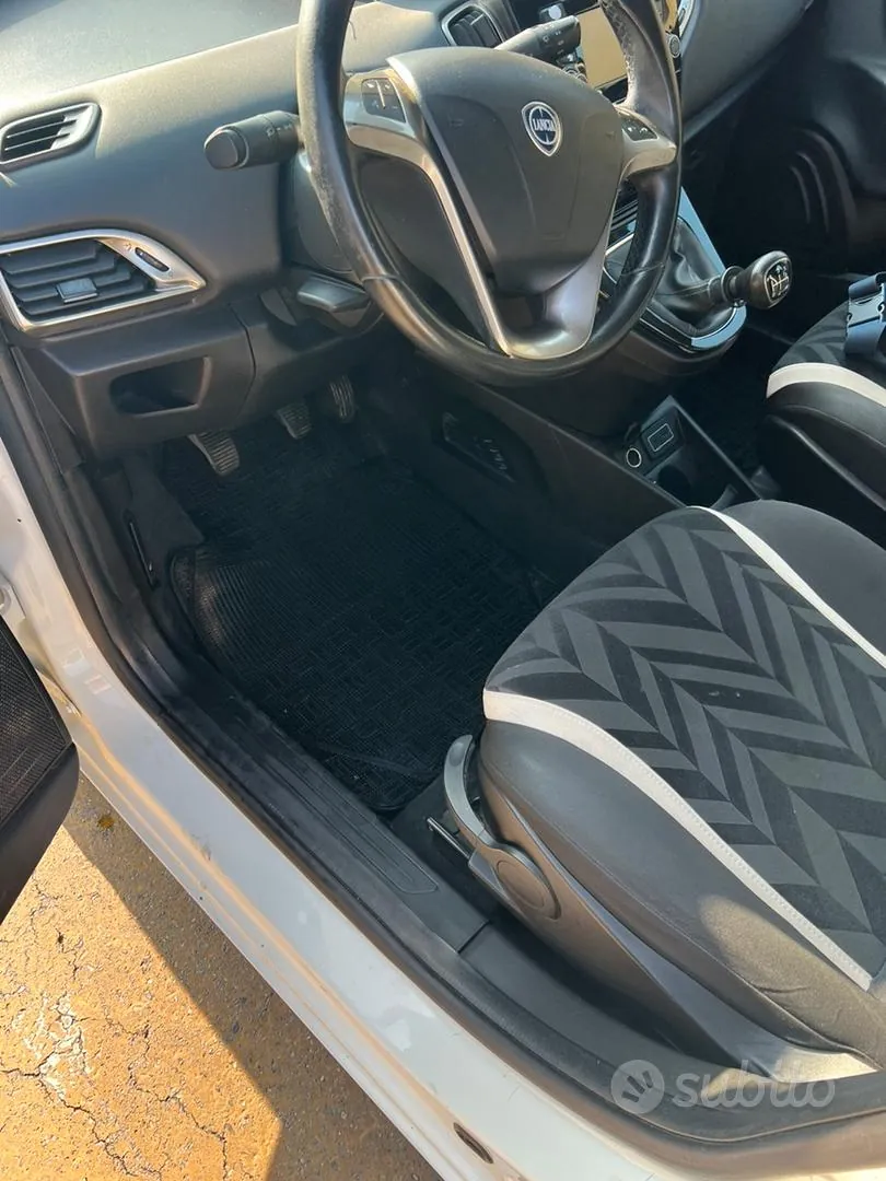 Lancia Ypsilon 2017 photo 4