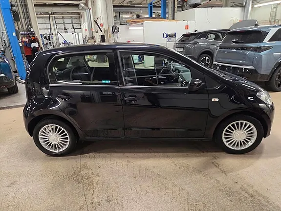 Volkswagen Up 2016 photo 2