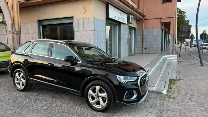 Audi Q3 2023 photo 2