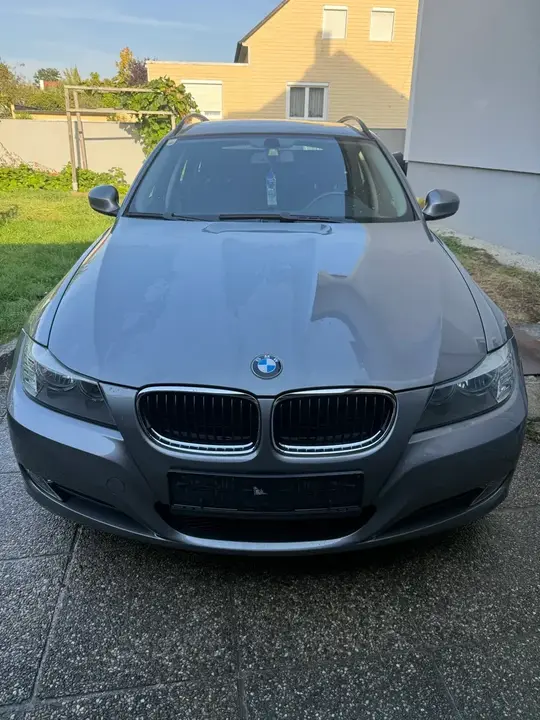 BMW 3 Series 2009 photo 2