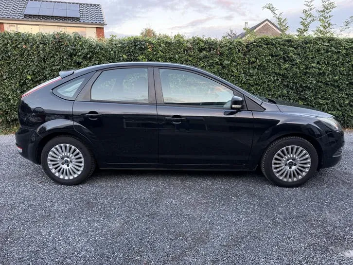 Ford Focus 2010 photo 2