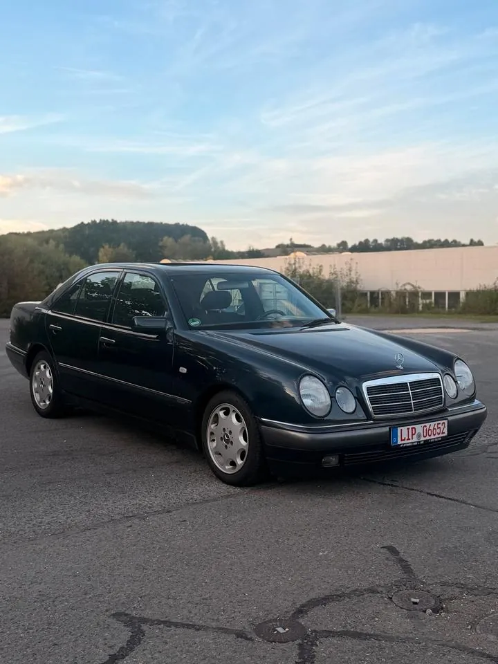 Mercedes-Benz E230