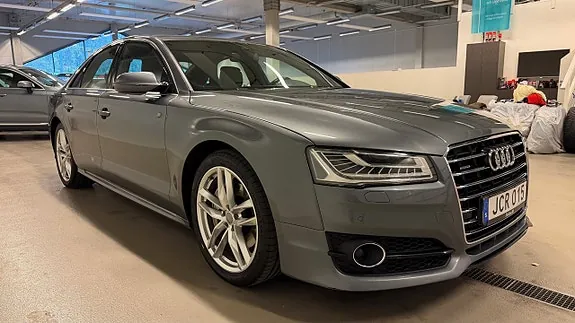 Audi A8 2016 photo 2