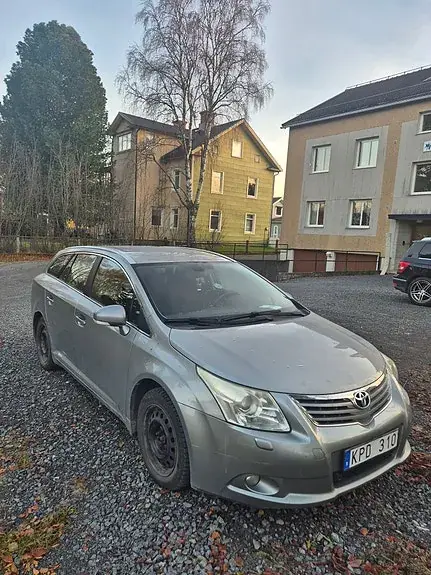 Toyota Avensis 2010 photo 2
