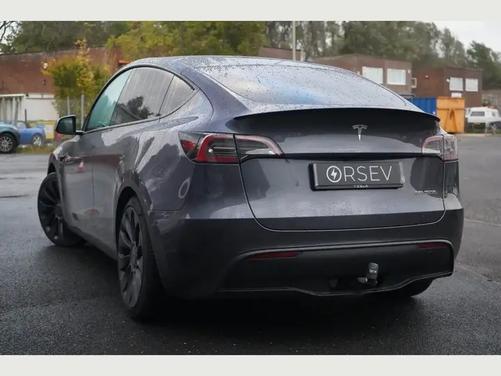 Tesla Model Y 2023 photo 2