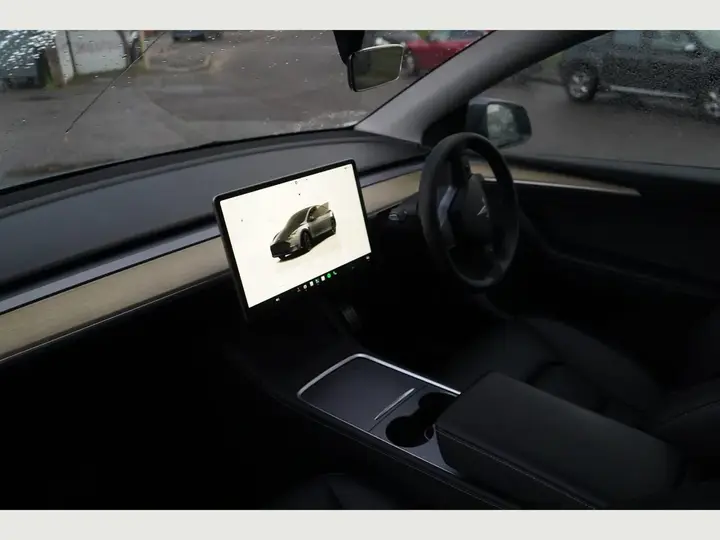 Tesla Model Y 2023 photo 3