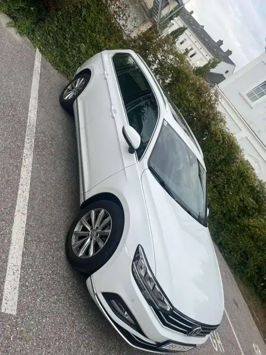 Volkswagen Passat 2019 photo 2