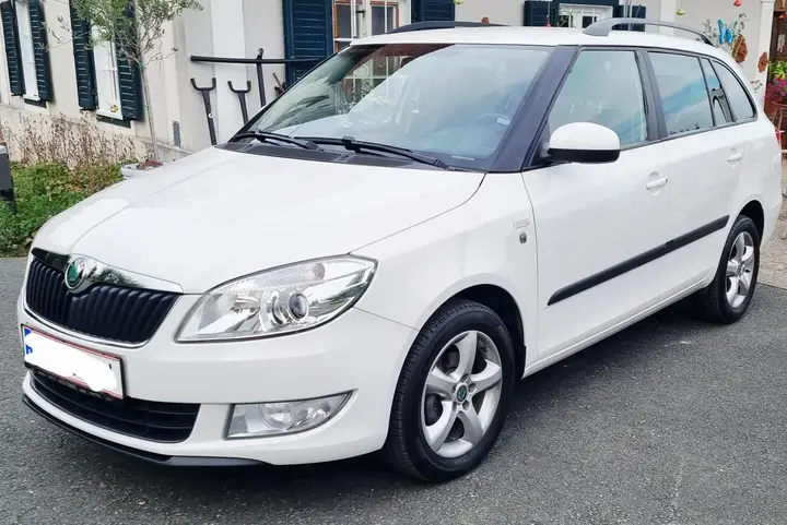 Skoda Fabia Combi 2013 photo 3