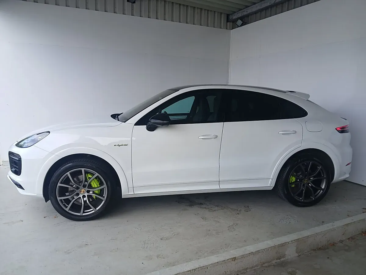 Porsche Cayenne 2023 photo 2
