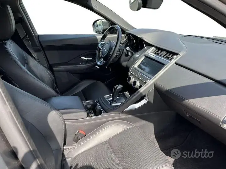Jaguar E-Pace 2020 photo 3
