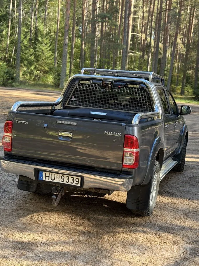 Toyota Hilux 2011 photo 2