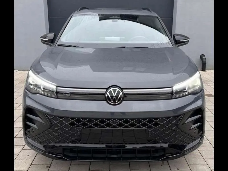 Volkswagen Tiguan 2024 photo 2