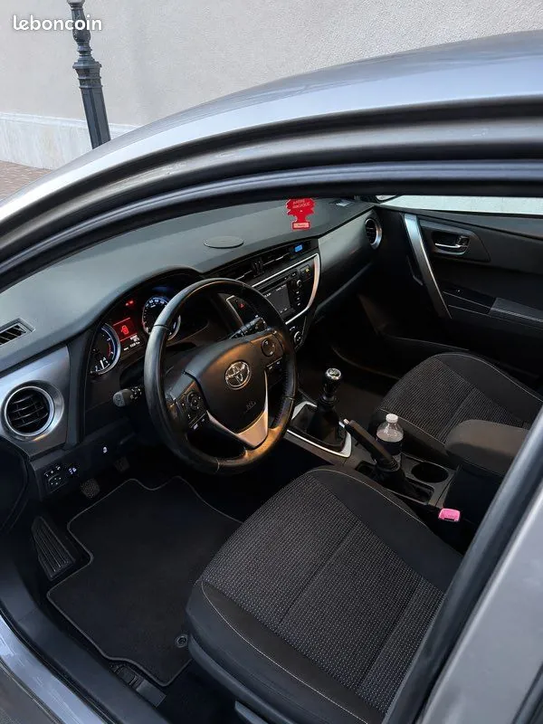 Toyota Auris 2013 photo 3