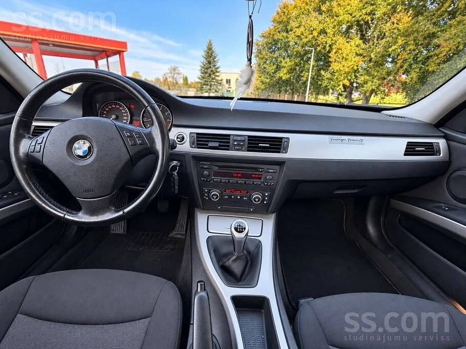 BMW 318 2006 photo 4