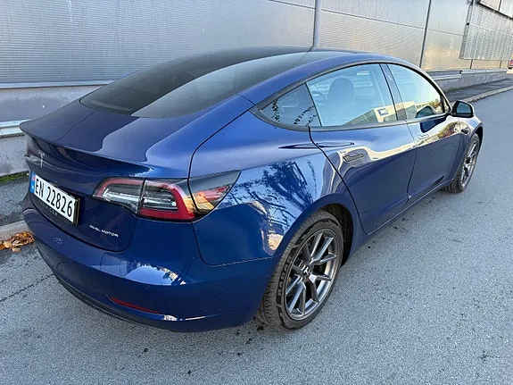Tesla Model 3 2021 photo 2