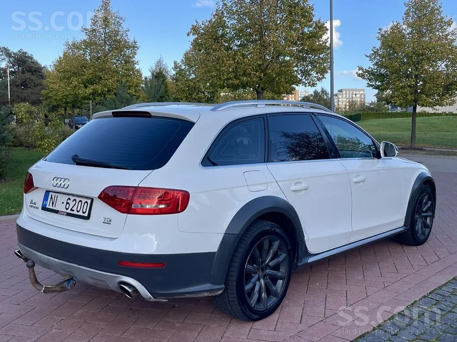 Audi Allroad 2010 photo 2