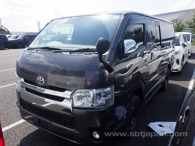Toyota Regiusace Van 2013 photo 2