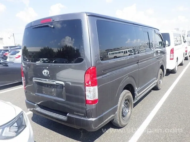 Toyota Regiusace Van 2013 photo 4