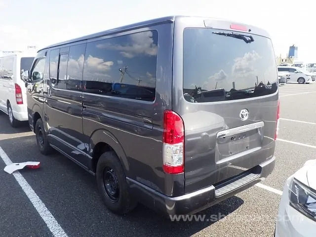 Toyota Regiusace Van 2013 photo 3