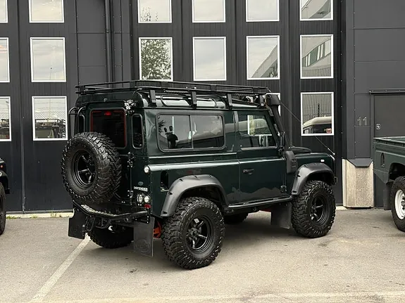 Land Rover Defender 90 2011 photo 2