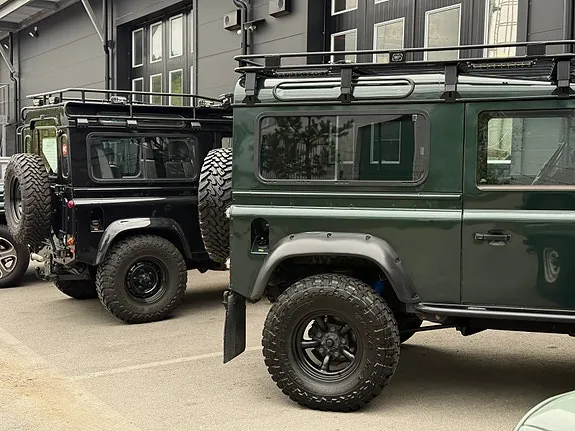 Land Rover Defender 90 2011 photo 4