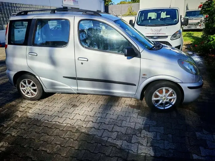Toyota Yaris Verso