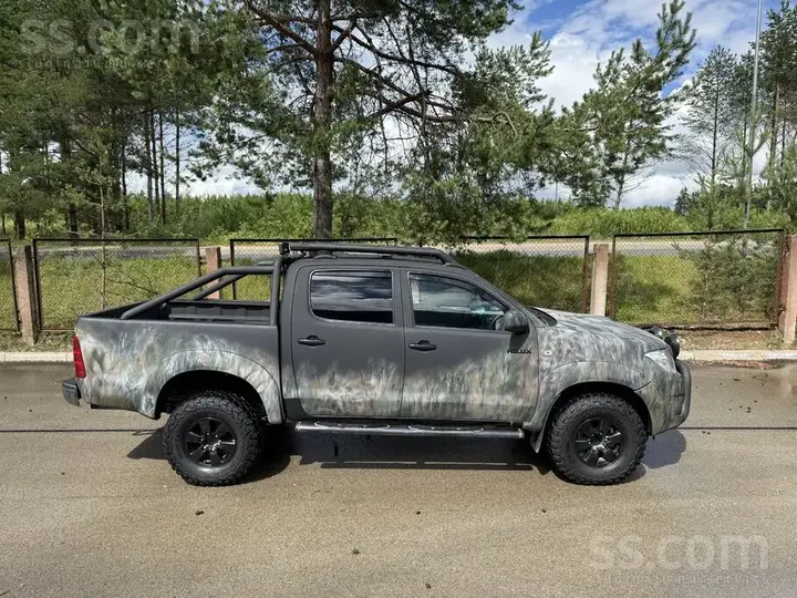 Toyota Hilux 2011 photo 2